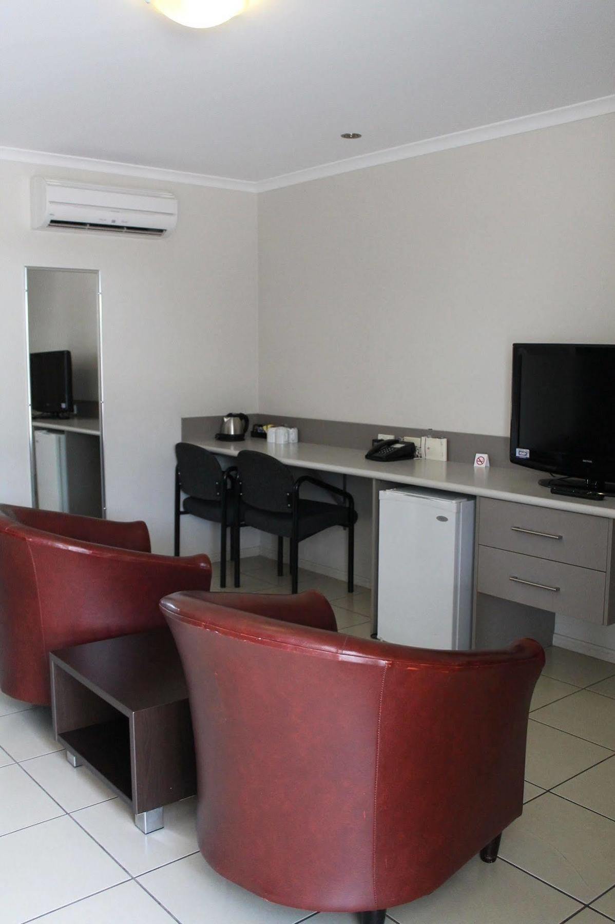 Blackwater Motor Inn Экстерьер фото